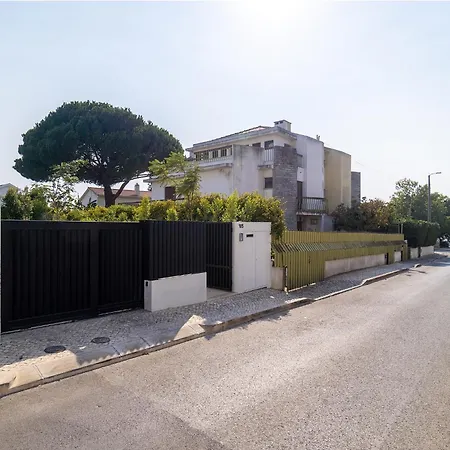 Whome Beachside Bliss In Carcavelos, 1br With Patio & Parking