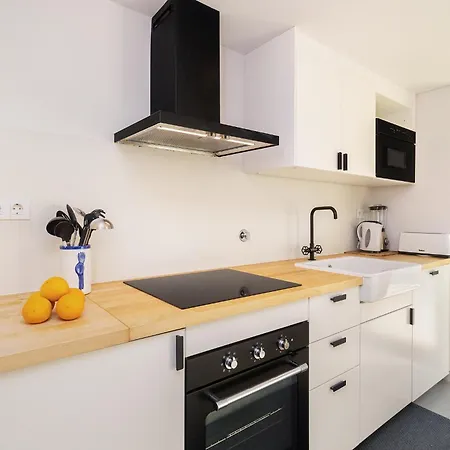 Whome Beachside Bliss In Carcavelos, 1br With Patio & Parking