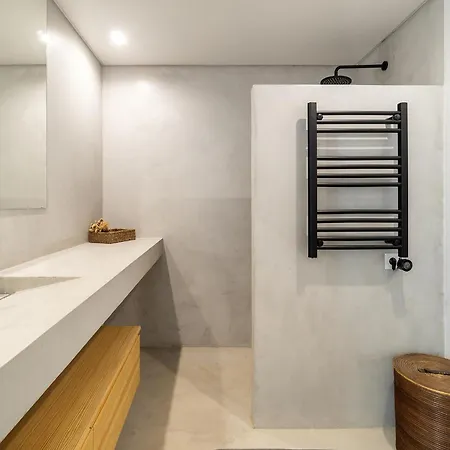 Whome Beachside Bliss In Carcavelos, 1br With Patio & Parking