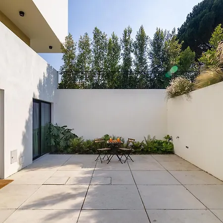 アパート Whome Beachside Bliss In Carcavelos, 1br With Patio & Parking カルカヴェロス