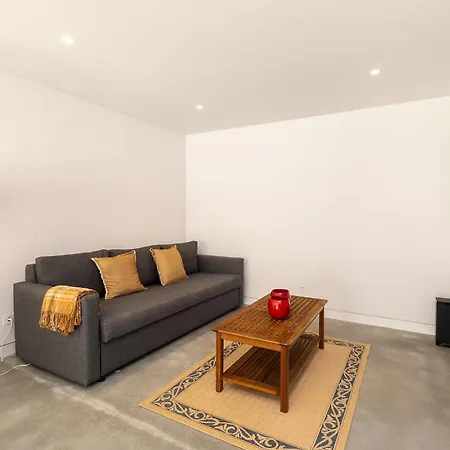 アパート Whome Beachside Bliss In Carcavelos, 1br With Patio & Parking カルカヴェロス