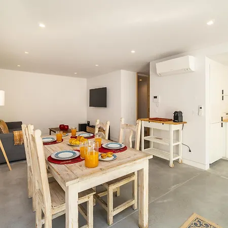 Whome Beachside Bliss In Carcavelos, 1br With Patio & Parking アパート カルカヴェロス