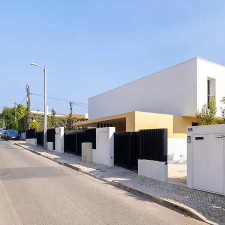 アパート Whome Beachside Bliss In Carcavelos, 1br With Patio & Parking *