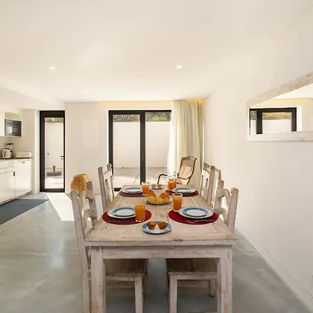 アパート Whome Beachside Bliss In Carcavelos, 1br With Patio & Parking カルカヴェロス