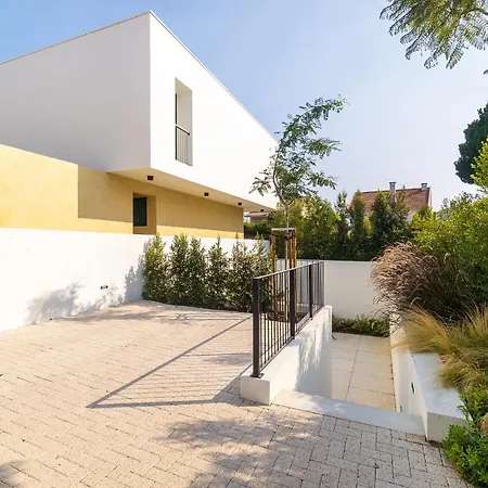 アパート Whome Beachside Bliss In Carcavelos, 1br With Patio & Parking *